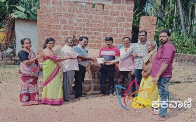 ಶ್ರೀ ಕ್ಷೇತ್ರ ಧರ್ಮಸ್ಥಳ ಗ್ರಾಮಾಭಿವೃದ್ಧಿ ಯೋಜನೆ ವತಿಯಿಂದ ಸಜಿಪ ಮೂಡ ಗ್ರಾಮದ ಶ್ರೀನಿಲ್ಯ ದೈವಸ್ಥಾನದ ಜೀರ್ಣೋದ್ಧಾರಕ್ಕೆ ಧರ್ಮಸ್ಥಳ ಕ್ಷೇತ್ರದಿಂದ ರೂ.1 ಲಕ್ಷ ಸಹಾಯಧನ ಹಸ್ತಾಂತರ