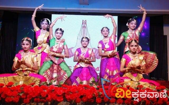 ಹಿರಿಯ ವಿದ್ಯಾರ್ಥಿಗಳಿಂದ ವಿವಿಧ ಸಾಂಸ್ಕೃತಿಕ ಕಾರ್ಯಕ್ರಮಗಳು ಜರಗಿತು.