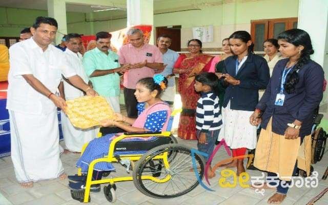 ವಿಭಿನ್ನ ಸಾಮಾರ್ಥ್ಯದ ಮಕ್ಕಳ ಕಲೋತ್ಸವ ಪೆರ್ಲ ಸಮೀಪದ ಕಾನದ ಸಾಂತ್ವನ ಬಡ್ಸ್ ಶಾಲೆಯಲ್ಲಿ ಜರಗಿತು.