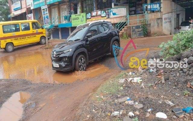 ಮಳೆ ನೀರು ಹದಗೆಟ್ಟ ರಸ್ತೆಯಲ್ಲಿ ತುಂಬಿ ವಾಹನಗಳ ಸಂಚಾರಕ್ಕೆ ಸಮಸ್ಯೆ