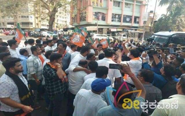 ಬಿಜೆಪಿ ಕಾರ್ಯಕರ್ತರಿಂದ ಕಾಂಗ್ರೆಸ್ ಭವನಕ್ಕೆ ಮುತ್ತಿಗೆ ಹಾಕಲು ಯತ್ನಿಸಿದರು.