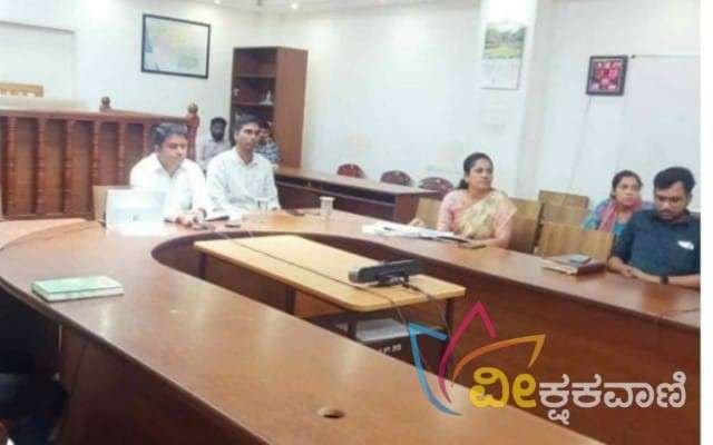 ಸಮಾಜ ಕಲ್ಯಾಣ ಸಚಿವರಾದ ಡಾ|ಹೆಚ್.ಸಿ ಮಹಾದೇವಪ್ಪ ಹಾಗೂ ಗ್ರಾಮೀಣಾಭಿವೃದ್ಧಿ ಸಚಿವರಾದ ಪ್ರಿಯಾಂಕಾ ಖರ್ಗೆ ಅವರು ಜಂಟಿಯಾಗಿ ನಡೆಸಿದ ವೀಡಿಯೋ ಕಾನ್ಫರೆನ್ಸ್ ಸಭೆ