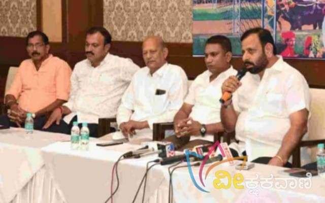 ಪತ್ರಿಕಾ ಗೋಷ್ಠಿಯಲ್ಲಿ ಮಾಹಿತಿ ನೀಡಿದ ಜಿಲ್ಲಾ ಕಂಬಳ ಸಮಿತಿ ಅಧ್ಯಕ್ಷ ಡಾ| ದೇವಿಪ್ರಸಾದ್ ಶೆಟ್ಟಿ