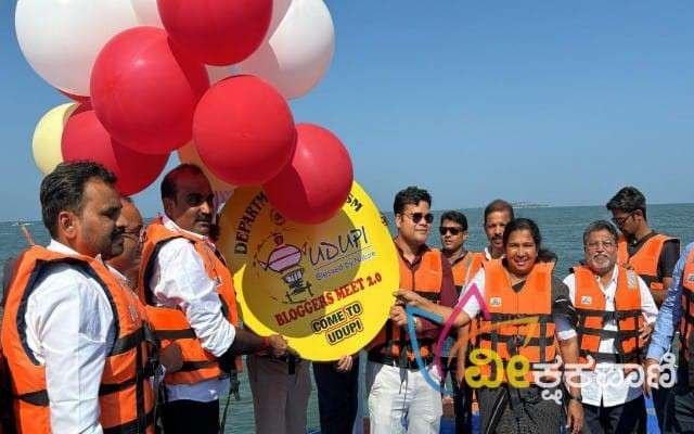 ಬ್ಲಾಗರ್ ಮೀಟ್ ಗೆ ಮಲ್ಪೆ ಕಡಲತೀರದಲ್ಲಿ ಚಾಲನೆ ನೀಡಲಾಯಿತು.