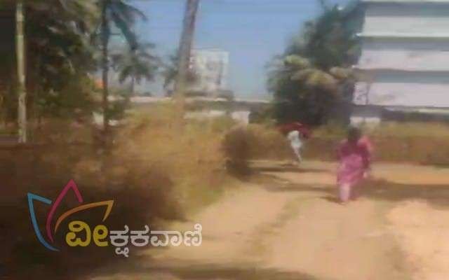 ತಮ್ಮ ಧರ್ಮದ ಪ್ರಚಾರಕ್ಕಾಗಿ ಇಬ್ಬರು ಮಹಿಳೆಯರು ಬ್ರಹ್ಮಾವರ ಸಮೀಪದ ಉಪ್ಪಿನಕೋಟೆಗೆ ಬಂದಿದ್ದರು.