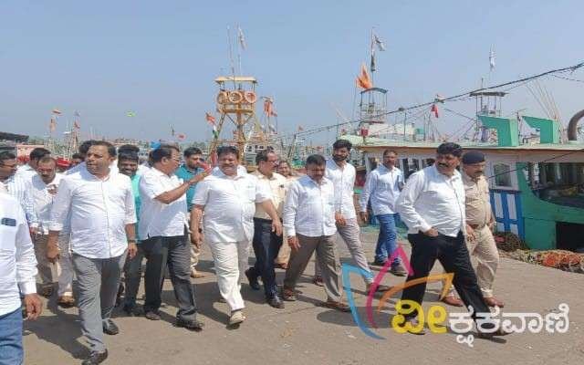 ಮಲ್ಪೆ ಮೀನುಗಾರಿಕೆ ಬಂದರಿಗೆ ಸಚಿವ ಮಂಕಾಳ ಎಸ್ ವೈದ್ಯ ಅವರು ಭೇಟಿ ನೀಡಿ ಪರೀಶಿಲನೆ ನಡೆಸಿದರು.