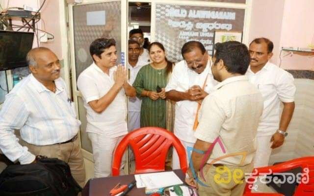 ವಿಧಾನಸಭಾ ಕ್ಷೇತ್ರದ ವಿವಿದೆಡೆ ಯುಡಿಎಫ್ ಅಭ್ಯರ್ಥಿ ರಾಜ್ ಮೋಹನ್ ಉಣ್ಣಿತ್ತಾನ್ ಮತಯಾಚನೆಗೈದರು. 