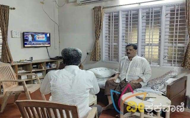 ಬಿಜೆಪಿ ಅಭ್ಯರ್ಥಿ ಕೋಟ ಶ್ರೀನಿವಾಸ ಪೂಜಾರಿ ಅವರು ಕುಂದಾಪುರದ ಮಾಜಿ ಶಾಸಕ ಹಾಲಾಡಿ ಶ್ರೀನಿವಾಸ ಶೆಟ್ಟಿಯವರನ್ನು ಭೇಟಿಯಾಗಿ ಬೆಂಬಲ ಕೋರಿದರು.