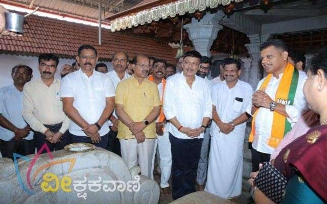 ಕ್ಯಾಪ್ಟನ್ ಬ್ರಿಜೇಶ್ ಚೌಟ ಮಹಮ್ಮಾಯಿ ದೇವಸ್ಥಾನಕ್ಕೆ ಭೇಟಿ ನೀಡಿದರು.