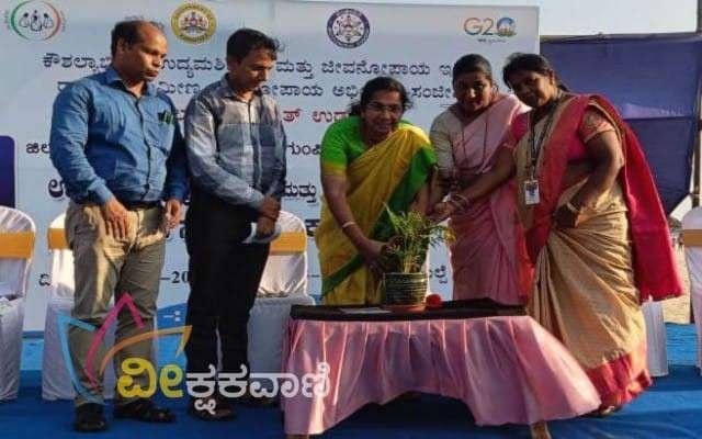 ಮಲ್ಪೆ ಬೀಚ್‌ನಲ್ಲಿ ಮಾ.7ರಂದು ನಡೆದ ಜಿಲ್ಲಾಮಟ್ಟದ ವಸ್ತು ಪ್ರದರ್ಶನ ಮತ್ತು ಮಾರಾಟ ಮೇಳಕ್ಕೆ ಚಾಲನೆ