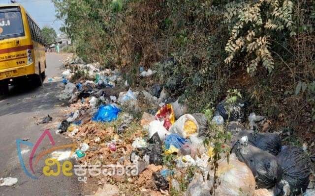 ತ್ಯಾಜ್ಯ ಸಂಗ್ರಹ ಕೇಂದ್ರವಾಗಿ ಮಾರ್ಪಾಡುಗೊಂಡ ಕುದುಕೋಟಿ ರಸ್ತೆ