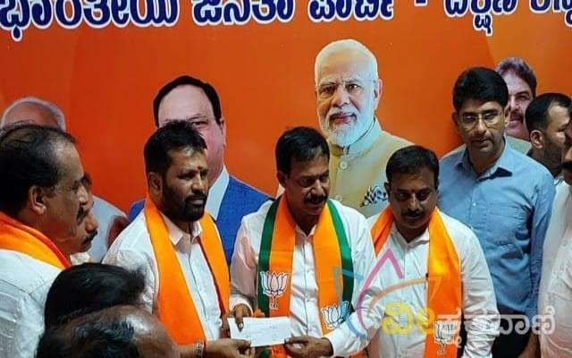 ಅರುಣ್ ಕುಮಾರ್ ಪುತ್ತಿಲ ಅವರು ಮಾ.16ರಂದು ಜಿಲ್ಲಾ ಬಿಜೆಪಿ ಚುನಾವಣಾ ಕಚೇರಿಯಲ್ಲಿ ಅಧಿಕೃತವಾಗಿ ಪಕ್ಷ ಸೇರ್ಪಡೆಗೊಂಡರು.