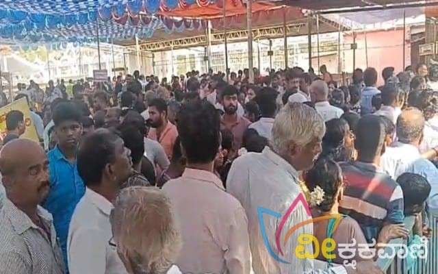 ಲಕ್ಷಾಂತರ ಭಕ್ತರು ಬಂದು ಮಾರಿಯಮ್ಮನ ದರ್ಶನ ಕೈಗೊಂಡರು