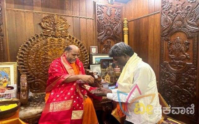 ಬಿಜೆಪಿ ಅಭ್ಯರ್ಥಿ ಕೋಟ ಶ್ರೀನಿವಾಸ್ ಪೂಜಾರಿ ಅವರು ಉಡುಪಿ ಶ್ರೀಕೃಷ್ಣನ ದರ್ಶನ ಪಡೆದರು.