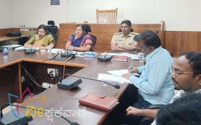 ಸ್ಥಳೀಯ ಕೇಬಲ್ ಆಪರೇರ‍್ಸ್ ಮತ್ತು ನೆಟ್‌ವರ್ಕ್ ಸರ್ವೀಸ್ ಪ್ರೋವೈರ‍್ಸ್ ಗಳಿಗೆ ಸೂಕ್ತ ನಿರ್ದೇಶನ ನೀಡಲು ಏರ್ಪಡಿಸಲಾದ ಸಭೆ