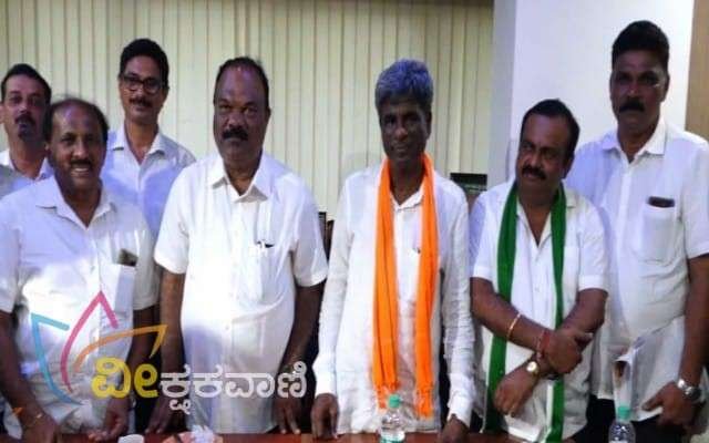 ಕಾಪುವಿನ ಜೆಡಿಎಸ್‌ ಕಚೇರಿಗೆ ಉಡುಪಿ ಚಿಕ್ಕಮಗಳೂರು ಮೈತ್ರಿ ಅಭ್ಯರ್ಥಿ ಕೋಟ ಶ್ರೀನಿವಾಸ ಪೂಜಾರಿ ಮಾ.30ರಂದು ಭೇಟಿ ನೀಡಿದರು.