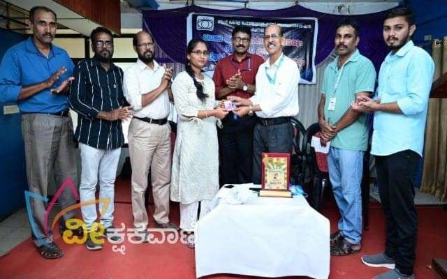 ಪೊಟೋಗ್ರಾಫರ್ಸ್ ಕುಂಬಳೆ ವಲಯ ಗುರುತು ಚೀಟಿ ವಿತರಣೆ