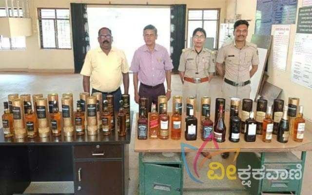 ಅಬಕಾರಿ ಪೊಲೀಸರು ಓರ್ವನನ್ನು ಬಂಧಿಸಿ ಲಕ್ಷಾಂತರ ಮೌಲ್ಯದ ಡಿಫೆನ್ಸ್ (ಮಿಲಿಟರಿ) ಮದ್ಯಗಳನ್ನು ವಶಪಡಿಸಿಕೊಂಡಿದ್ದಾರೆ.