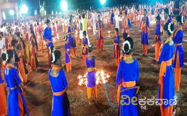 ಐಲ ಕ್ಷೇತ್ರದ ಬೆಡಿ ಉತ್ಸವ ಸಂದರ್ಭದಲ್ಲಿ ಎಲ್ಲರ ಗಮನ ಸೆಳೆದ ವಿರಾಟ್ ನೃತ್ಯ ಭಜನಾ ಸಂಭ್ರಮ