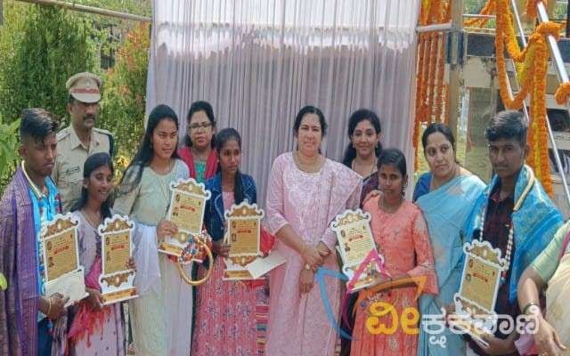 ದ್ವಿತೀಯ ಪಿ.ಯು.ಸಿ ಯಲ್ಲಿ ಶೇಕಡಾ 90ಕ್ಕಿಂತ ಹೆಚ್ಚು ಅಂಕ ಪಡೆದ ವಿದ್ಯಾರ್ಥಿಗಳನ್ನು ಸನ್ಮಾನಿಸಲಾಯಿತು.